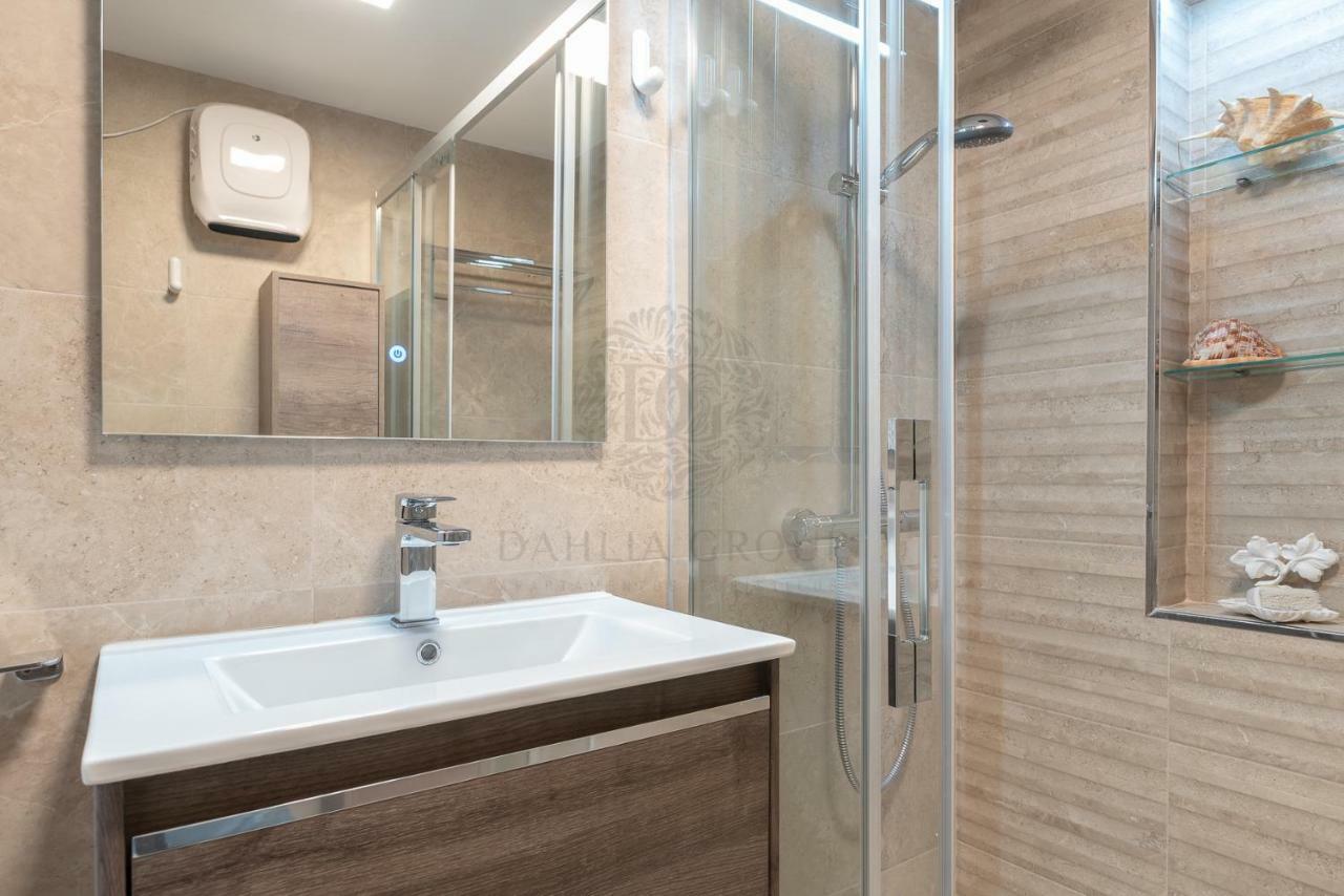 El Faro Beach Apartment By Dahlia Group Estepona Ngoại thất bức ảnh